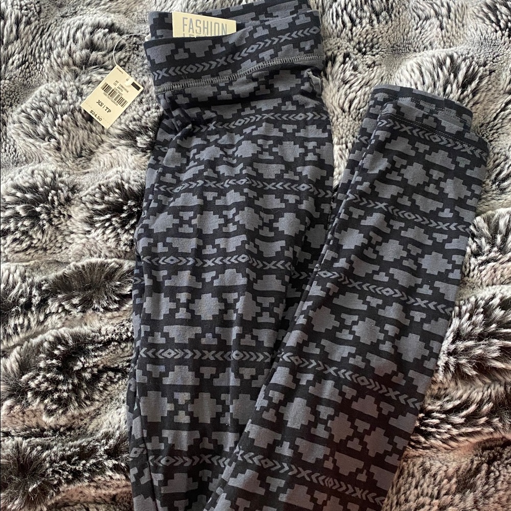 PINK Victoria's Secret Gray Patterned Leggings